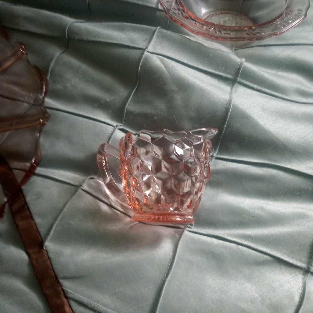 Pink glass - Picture 3 of 5